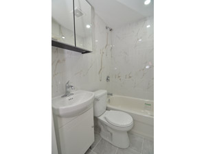 Bachelor apartment for rent in TORONTO 