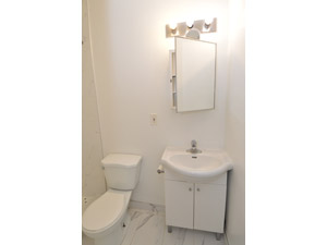 Bachelor apartment for rent in YORK