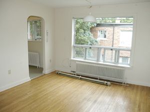 Bachelor apartment for rent in YORK 