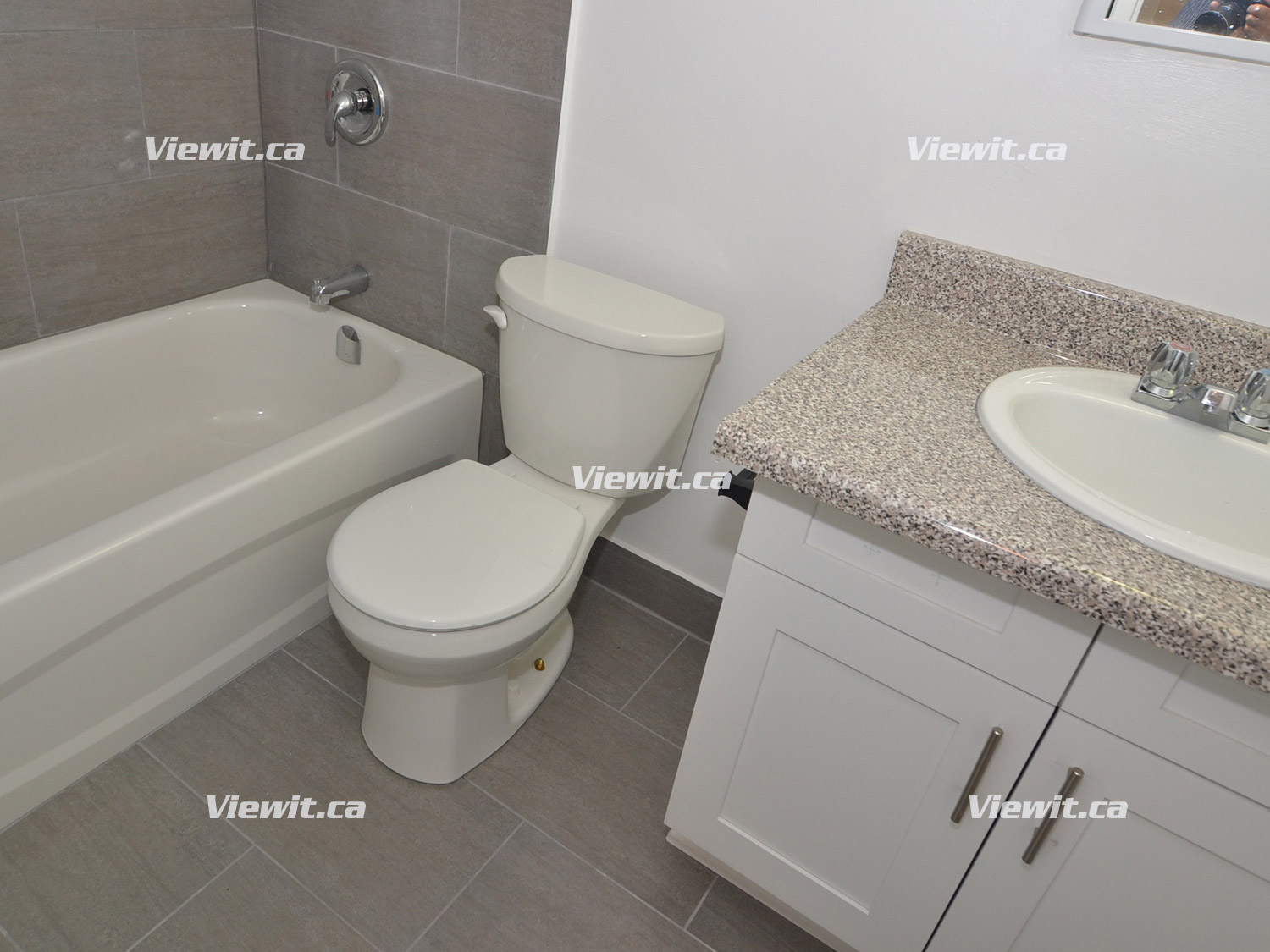 For rent 65 Thorncliffe Park D East York, 2 bdrm Viewit 74208