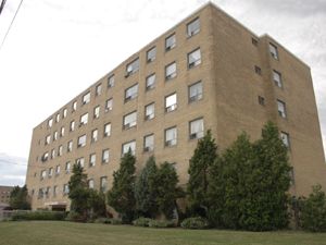 Rental Low-rise 2433 Finch Ave W, North York, ON