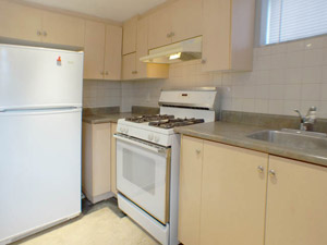 Bachelor apartment for rent in YORK    