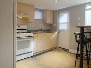 Bachelor apartment for rent in YORK    