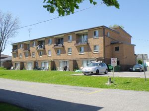 Rental Low-rise 303 Green Street, Whitby, ON