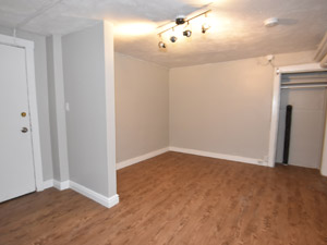 Bachelor apartment for rent in TORONTO 